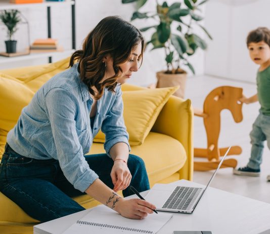 Ezek az anyák szuperképességei a munkában Kismama dolgozik