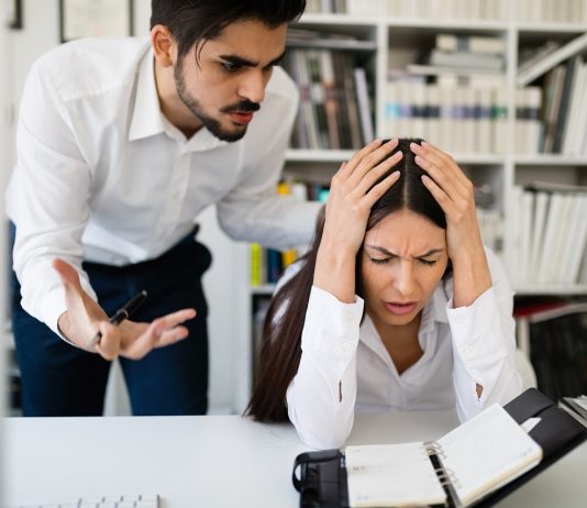 Mi minősül munkahelyi zaklatásnak? Megfélelmlítés