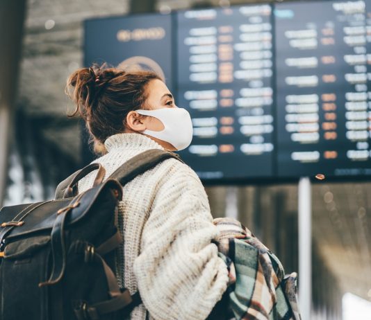 Már nem kell teszt a teljesen beoltottaknak az angliai utazás előtt