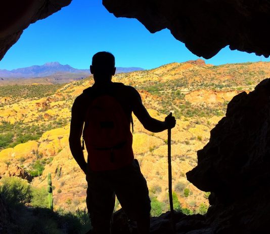 Nőké a bogyógyűjtés, férfiaké a mamutvadászat? Az evolúció korlátai és lehetőségei Ősember illusztráció