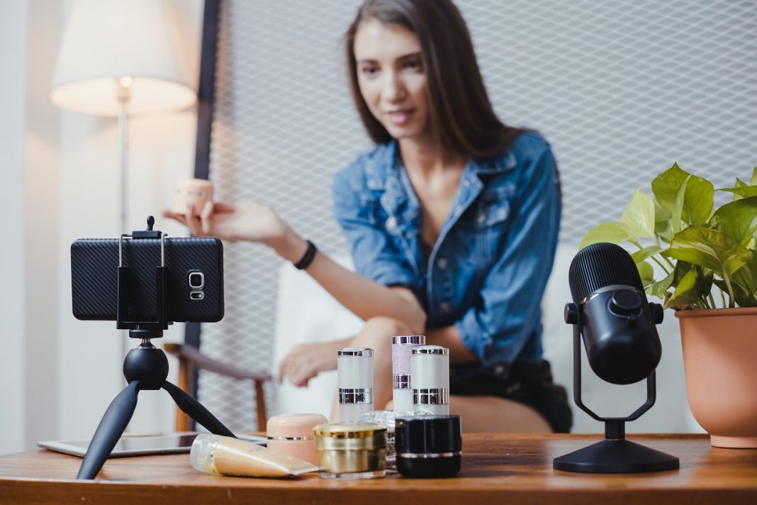 Közösségi média, blogger