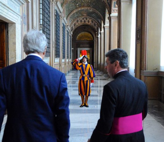 Oltási kötelezettség lépett életbe a Vatikánban