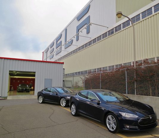 137 millió dollárt kell fizetnie a Teslának rasszista dolgozói miatt