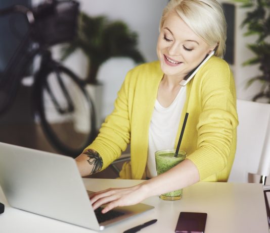 Ez az a munkahelyi betegség, ami leginkább fenyegeti az irodistákat Titkárnő