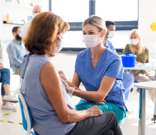 Oltás nélkül nincs fizetés! Kötelezővé teszik az oltást a munkahelyeken?