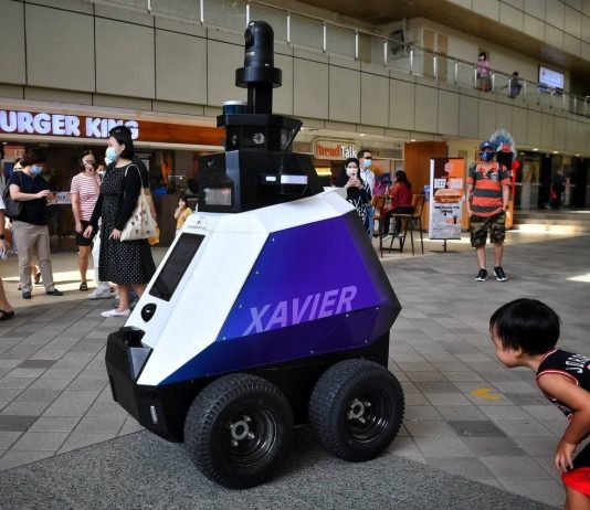 Az igazi rendőröknél is szigorúbbak a járőrrobotok Xavier