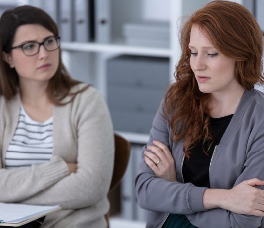 Zaklatásra panaszkodik a beosztottad, és fogalmad sincs mitévő légy? Tanácsok a szakértőtől Bántalmazott nő