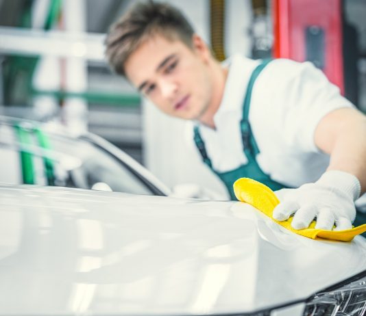 Már lehet pályázni a fejenként közel 2 milliós bértámogatásra Szakmunkás fiatal