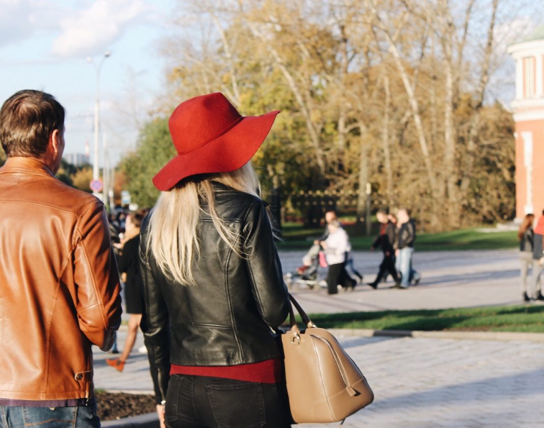 Ezeket mérlegeld, mielőtt ugyanarra a munkahelyre mennél, ahol a párod is van Munkába menet