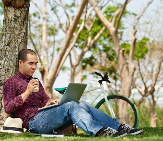 Magyarország is csalogatja a digitális nomádokat. Kinek mit hoz a távmunka? Freelancer