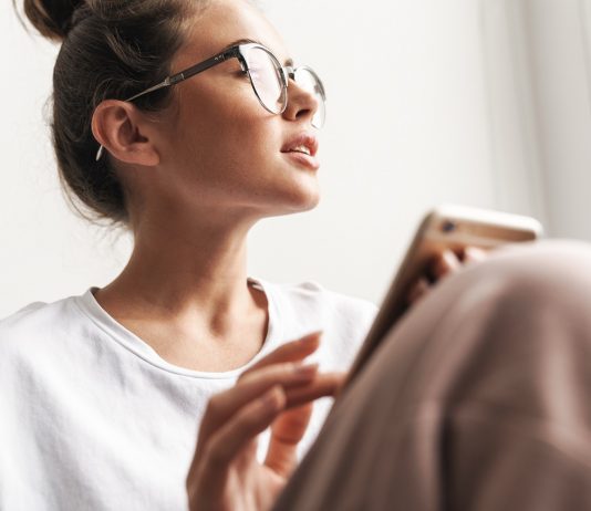 A Szűz akár költözésen is gondolkodhat, a Mérlegre hatalmas kérdések várnak – karrier horoszkóp november 25-re Gondolkodó