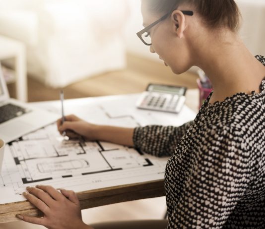 Nagy a munkahelyi stressz? Így lazíthatsz a szorításán – öngondoskodási tippek a mindennapokra Kemény munka