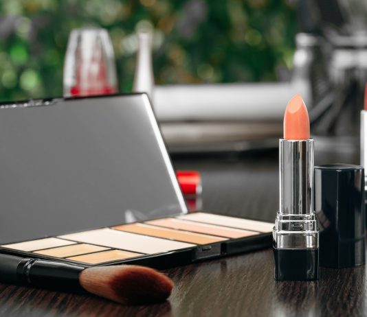 Ezért éri meg a munkahelyen „boltolni” Kozmetikumok