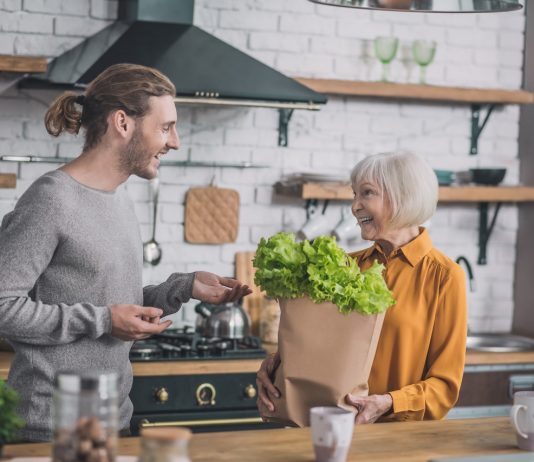 Otthon gyerek, a munkahelyen főnök – avagy a mamahotel fogságában Mamahotel