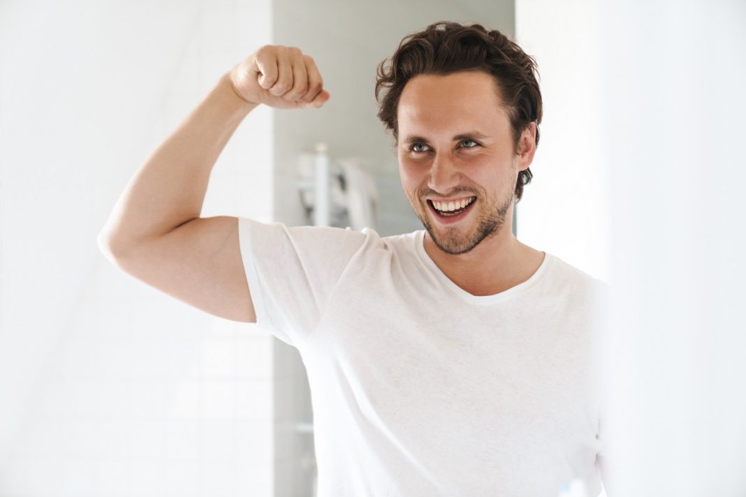 Hiába megnyerő, mégis elbukik – a nárcisztikus vezető veszte Nárcisztikus férfi