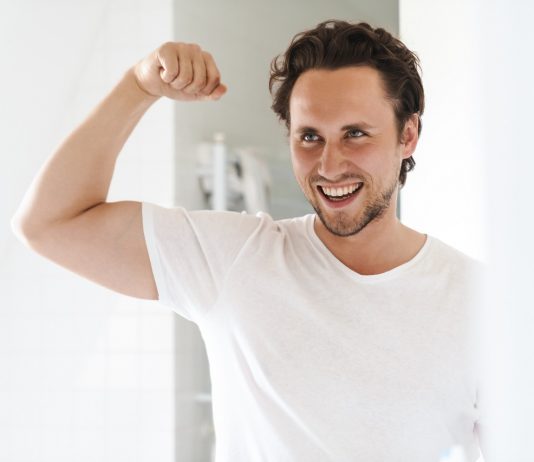 Hiába megnyerő, mégis elbukik – a nárcisztikus vezető veszte Nárcisztikus férfi