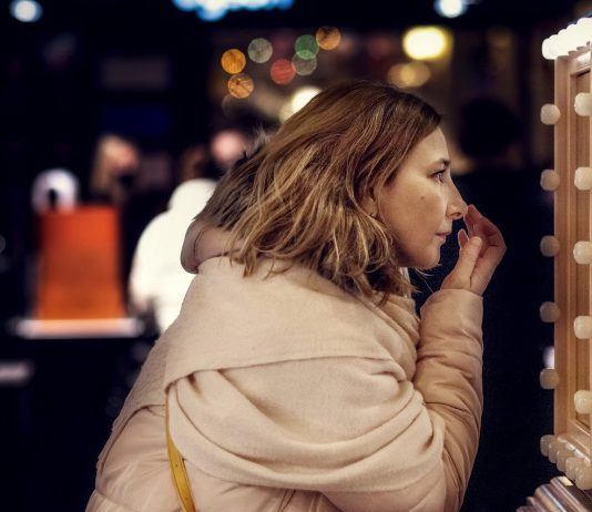 Rombolhatja-e a szakmai imidzsünket egy átmulatott éjszaka? Avagy igaz-e, hogy a szabadidőmben is a munkahelyemet képviselem? Parti előtt