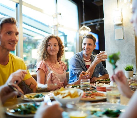 Így lesznek átjárhatóak a Szép-kártya alszámlái jövő szeptemberig Éttermi ebéd