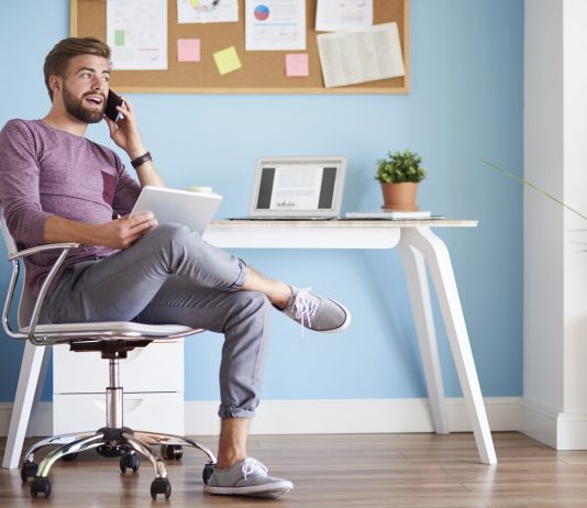 Így szabályoznák a home office-t és az adómentes home office támogatást Home office