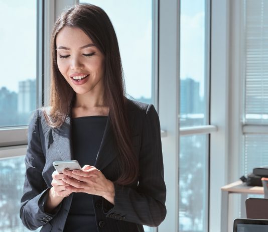 A Mérlegekre csodálatos idők, a Vízöntőkre új lehetőségek várnak – karrier horoszkóp november 22-re Fiatal üzletasszony