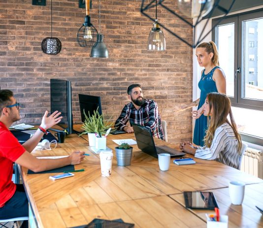 Építő vagy destruktív vagy a vitában? Így kezeld pozitívan a konfliktusaidat! Vita a munkahelyen