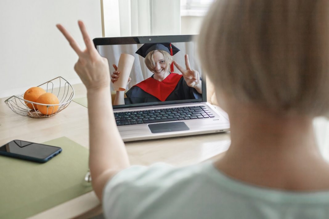 Nem elég, ha diplomád van – ez az 5 készség is fontos, ha munkát akarsz diplomázás