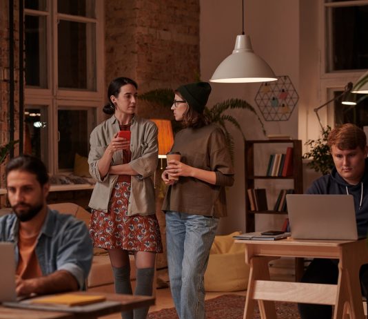 Ezeket az extrákat várják el a munkáltatótól az irodai dolgozók Irodai jollet