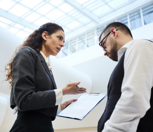 Nem tudod, hogy mondd el a kollégádnak a véleményed? Kommunikációs tippek a trénertől Munkahelyi konfliktus