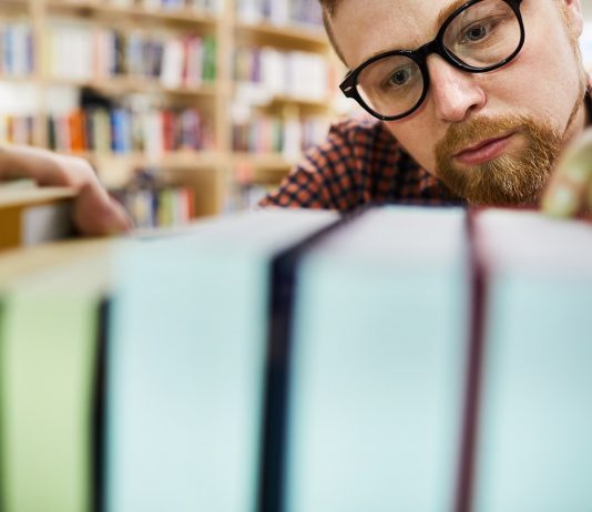 Ezt a 3 szakmát fenyegeti az eltűnés veszélye Könyvtáros