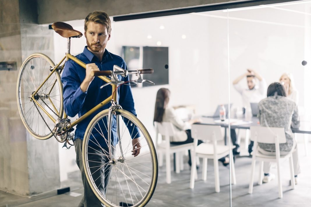 Trendi munkán gondolkodsz? Íme egy új karrierpálya, ami biztosan hosszú távra szól Menedzser biciklivel