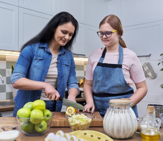 Ha elmosogatsz, lesz báli ruha – avagy hogy neveld a gyerekedet munkára? Nevelés