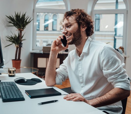 A Mérlegnek és a Nyilasnak jó eredményeket és nagy előrehaladást ígér a heti karrier horoszkóp Optimista férfi