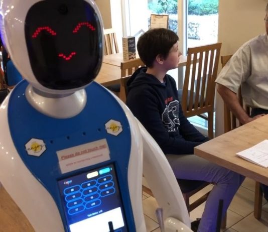 Robotpincérek után jönnek a robotnővérek is – sok szektorban így pótolnák a munkaerőhiányt Robotpincér