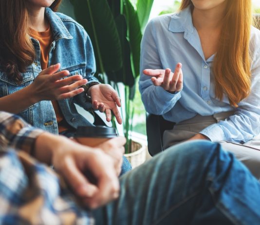 Ezért fontos a testbeszéded a tárgyalásokon Testbeszéd