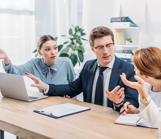 Beállt a kommunikációs zárlat? Így fejtsd meg a munkahelyi bábeli zűrzavart Vita