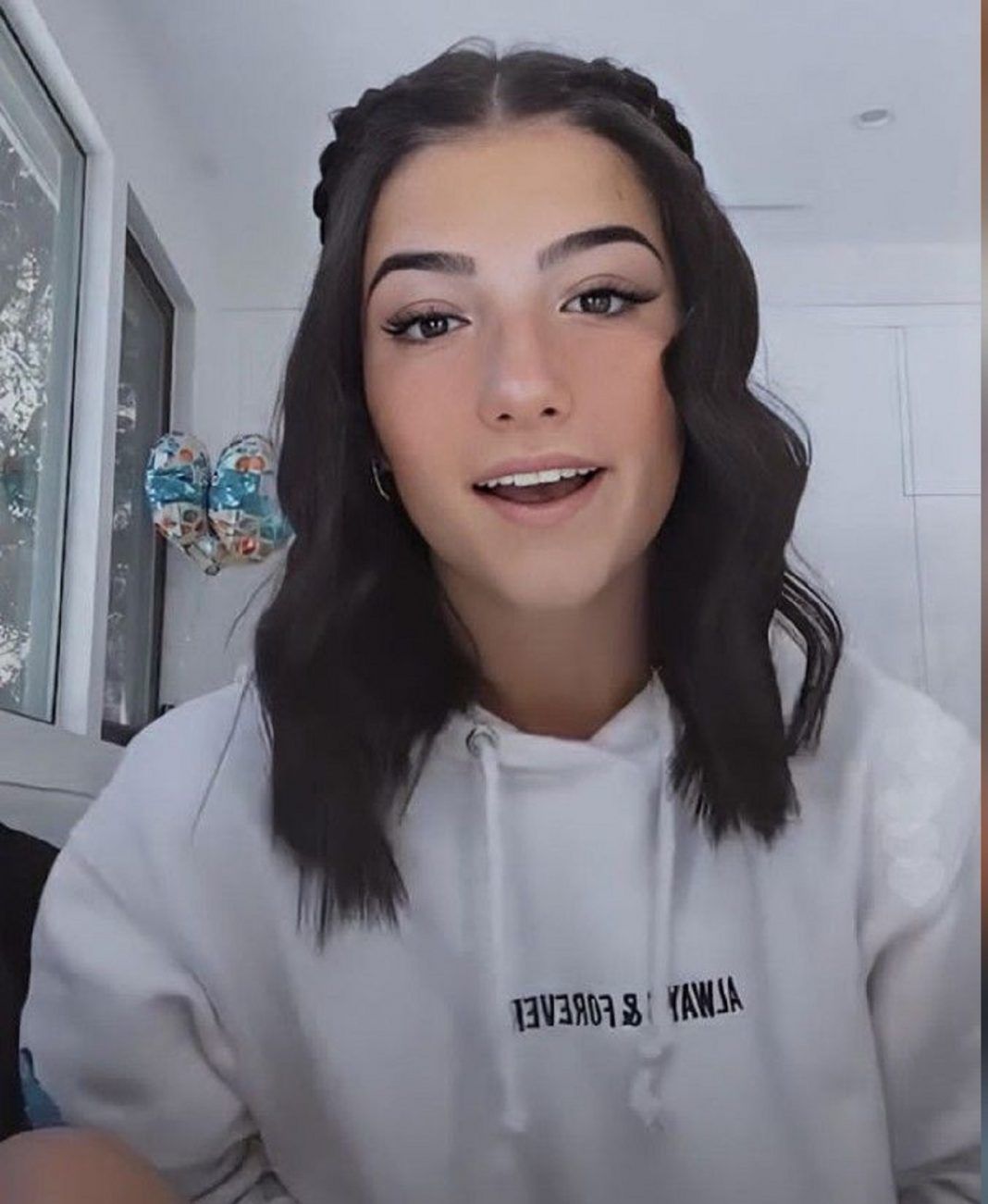 A TikTok legnagyobb sztárja többet keres, mint a legnagyobb vállalatok vezetői Charlie D'Amelio