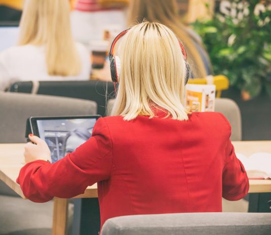 Munkahelyen Facebookozni? Nem is rossz ötlet! videochat