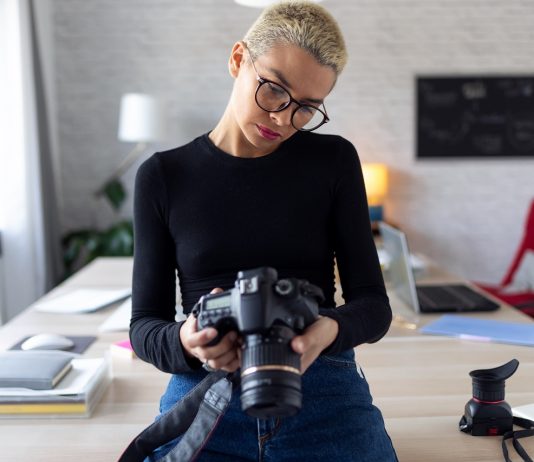 Vállalkozást indítanál? Ezekre figyelj oda! Vállalkozó nő