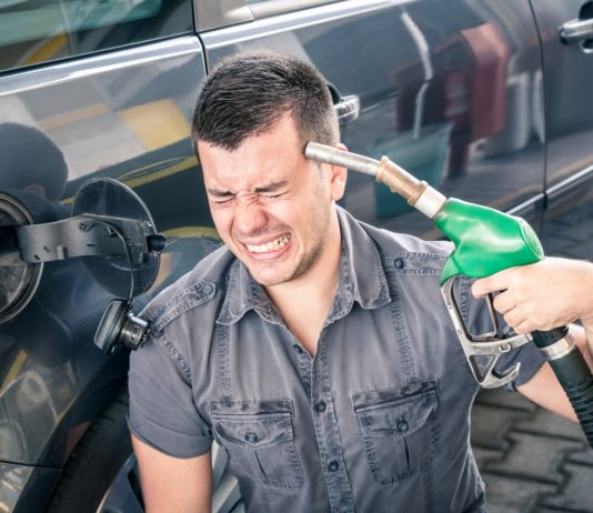 Bajban vannak a benzinkutak, a VOSZ a terhek megosztását javasolja