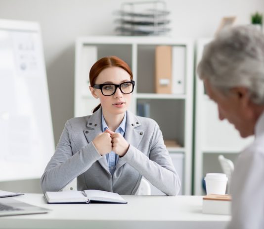 A te főnököd mit tesz azért, hogy ne veszítsen el?