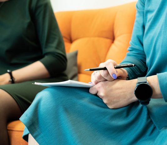 Stílustippek New Yorkból: így válasszuk ki a tökéletes ruhát állásinterjúra 2022-ben Öltözködési protokoll, állásinterjú