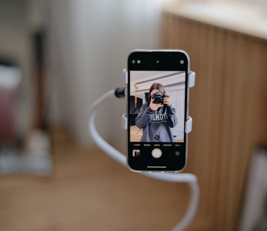 Így készítsd el a profi LinkedIn fotódat!