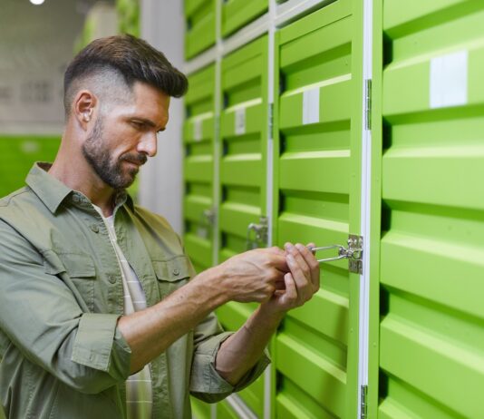 Bezárások, szankciók – mi lesz az orosz munkavállalókkal? Üzletbezárás