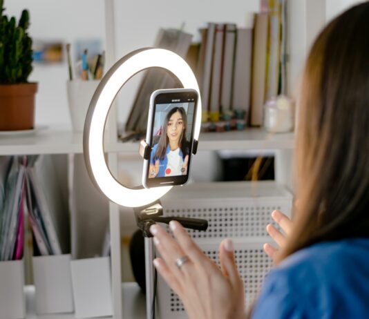 Az orosz influencerek drámája: betiltották a Facebookot és az Instagramot haboru, oroszorszag, influenszer, karrier