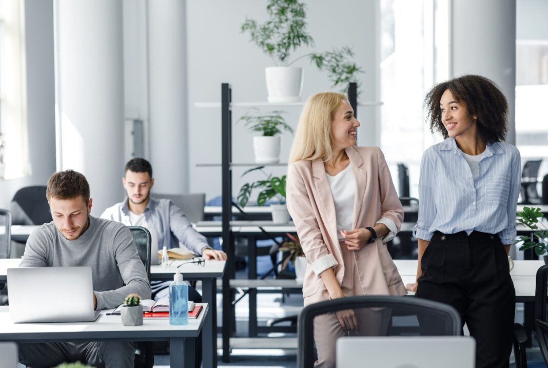 home office, iroda, munkahelyi kapcsolatok, pletyka