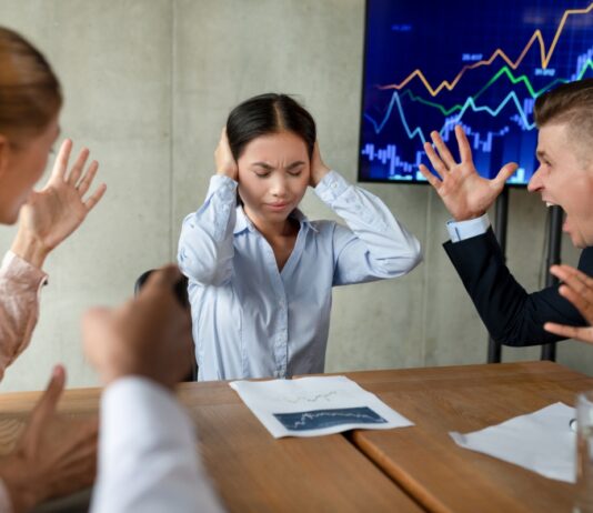 Munkahelyi mobbing, így lépjünk fel ellene mobbing, munkahely, kollegak, zaklatas