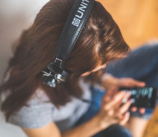 Zene munka közben? Igen! munka, kikapcsolodas, kreativitas, zene