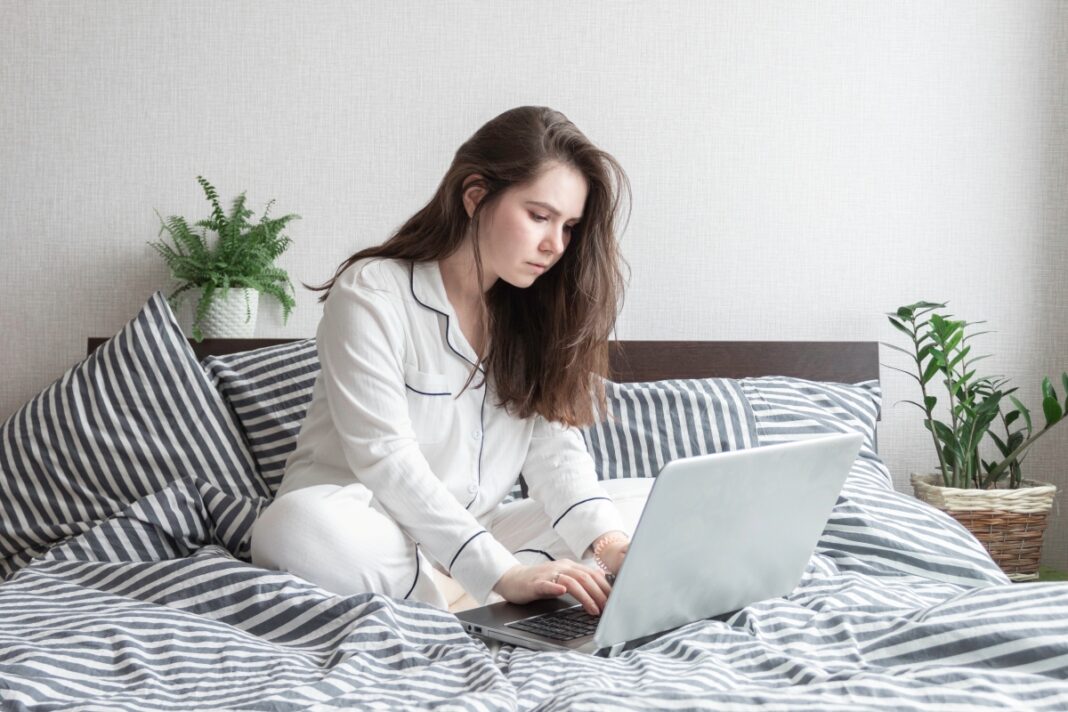 Home office: dolgozhatunk pizsamában vagy nem? home office, munkavallalo, munkavegzes, tudatossag