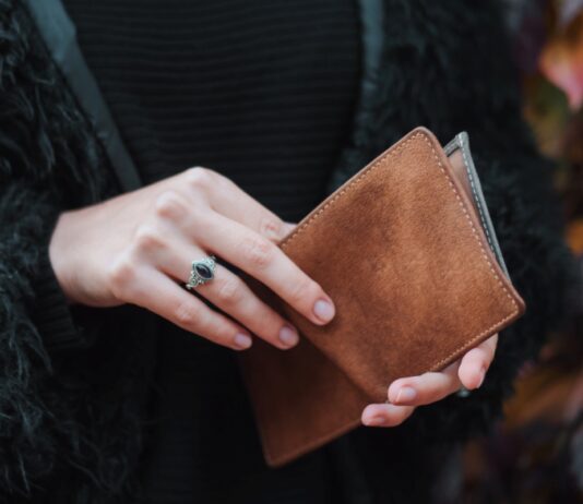 Városok, ahol a fiatal nők többet keresnek, mint a férfiak kereset, egyenjogusag, noi munkavallalas, anya