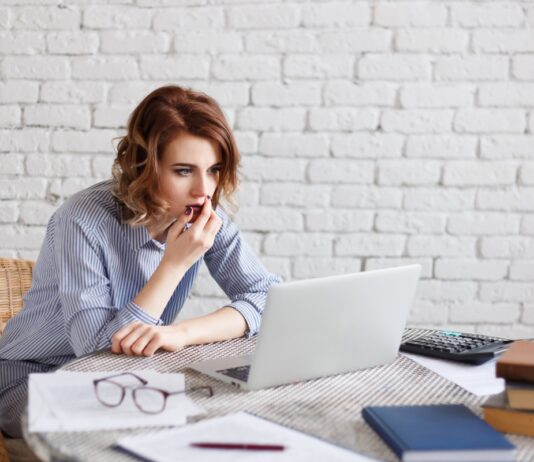 Miért lehet jó ötlet közösségi irodába költözni, ha otthonról dolgozunk? közösségi iroda, munkahely, home office, freelancer